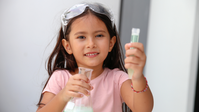 Con sensores de bajo costo, los proyectos de ciencia ganan rigor y datos reales en la escuela, según la visión de Sérgio Bento De Araújo.